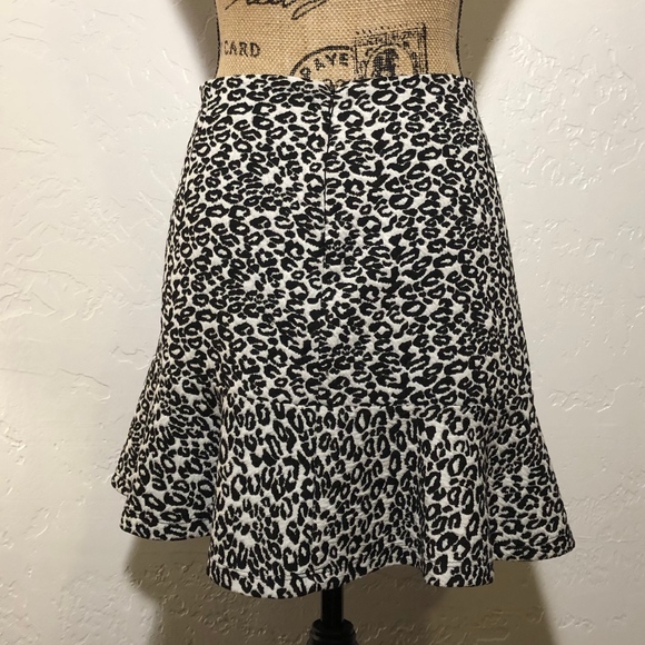 Olsenboye peplum hem skirt, size 13 - Picture 8 of 8